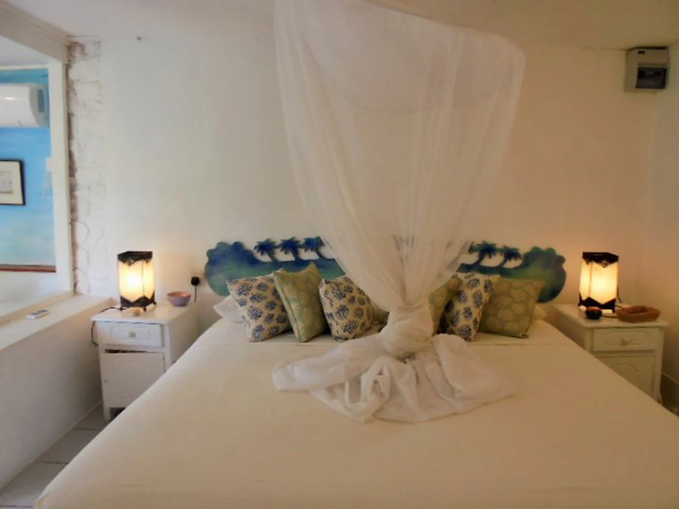 St. Lucia Real Estate Mango Beach Inn bed